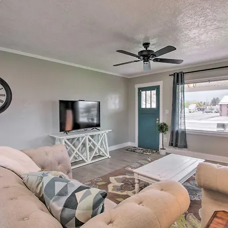 Convenient Preston Retreat With Private Yard! Villa